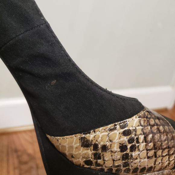 Red Circle Black Snake Print Platform Block Heels - Picture 13 of 13